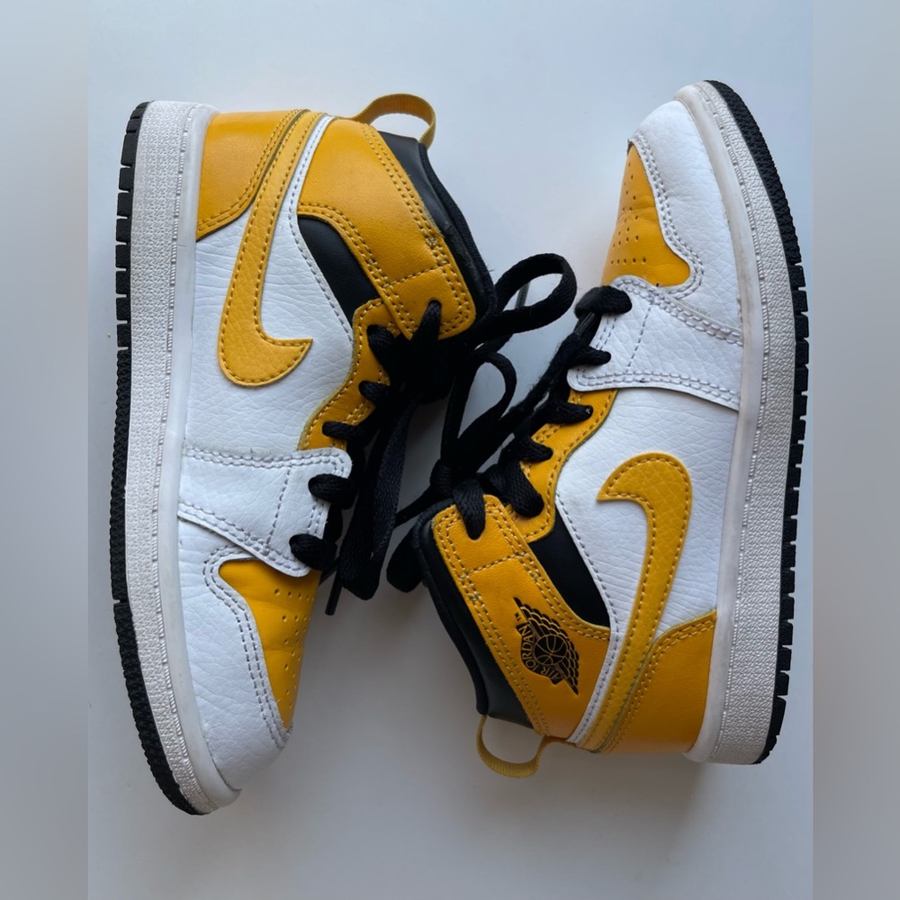 Nike Kids Yellow‎ and White Sneakers